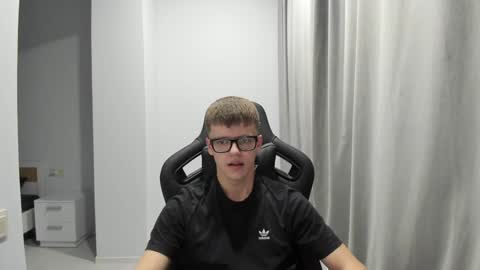 Snapshot of thomas_shelbivip chatting on January 30, 7:48 pm Tomas online show from January 30, 7:48 pm