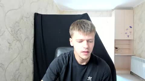 Snapshot of thomas_shelbivip chatting on September 14, 9:19 am Tomas online show from September 14, 9:19 am