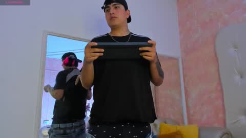 Thomas and Faon  online show from March 25, 4:07 am