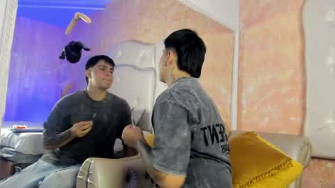 Thomas and Faon  online show from April 2, 4:32 am