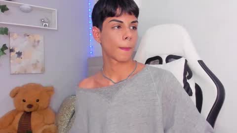 Thomas online show from November 11, 8:42 pm