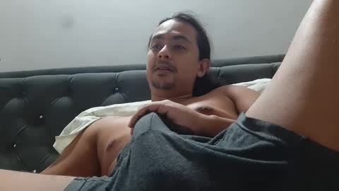 Snapshot of thomasbbc25 chatting on December 3, 4:20 am Thomas online show from December 3, 4:20 am