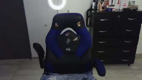 Snapshot of thomascooper_cams chatting on February 6, 2:33 am VALERIA online show from February 6, 2:33 am