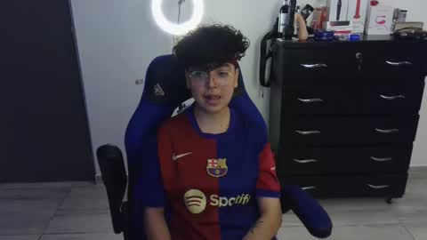 Snapshot of thomascooper_cams chatting on February 6, 9:17 pm VALERIA online show from February 6, 9:17 pm