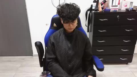 Snapshot of thomascooper_cams chatting on February 10, 3:24 am VALERIA online show from February 10, 3:24 am