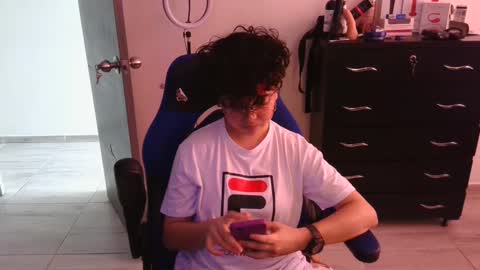 Snapshot of thomascooper_cams chatting on February 10, 9:15 pm VALERIA online show from February 10, 9:15 pm