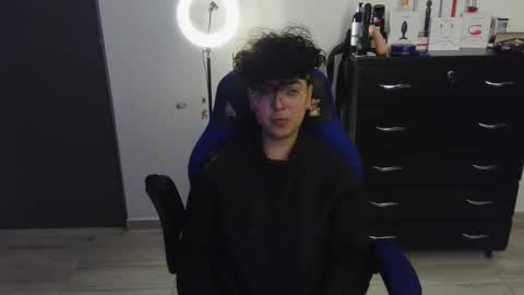 Snapshot of thomascooper_cams chatting on February 12, 1:41 am VALERIA online show from February 12, 1:41 am