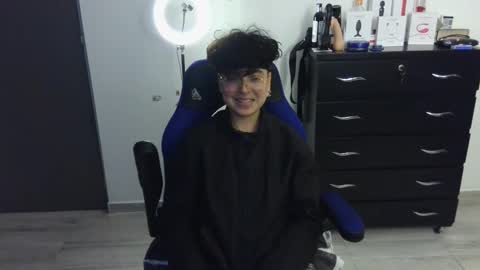 Snapshot of thomascooper_cams chatting on February 13, 4:11 am VALERIA online show from February 13, 4:11 am