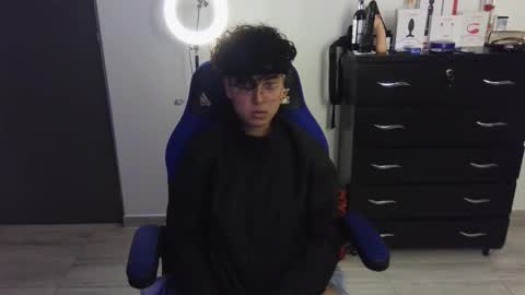 Snapshot of thomascooper_cams chatting on February 17, 12:43 am VALERIA online show from February 17, 12:43 am