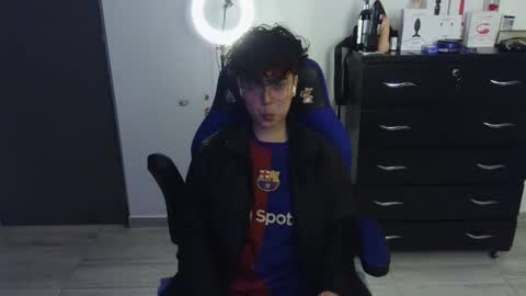 Snapshot of thomascooper_cams chatting on February 18, 1:32 am VALERIA online show from February 18, 1:32 am