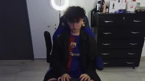 Snapshot of thomascooper_cams chatting on February 18, 4:37 am VALERIA online show from February 18, 4:37 am