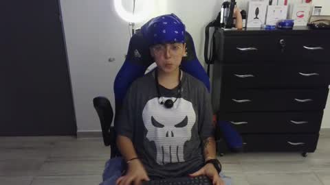 Snapshot of thomascooper_cams chatting on February 19, 2:23 am VALERIA online show from February 19, 2:23 am