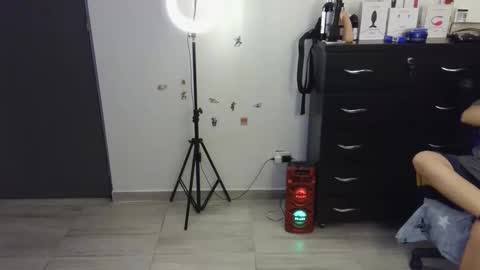 Snapshot of thomascooper_cams chatting on February 19, 5:27 am VALERIA online show from February 19, 5:27 am