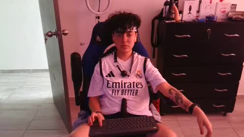 Snapshot of thomascooper_cams chatting on February 19, 8:10 pm VALERIA online show from February 19, 8:10 pm