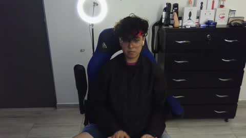 Snapshot of thomascooper_cams chatting on February 22, 12:49 am VALERIA online show from February 22, 12:49 am