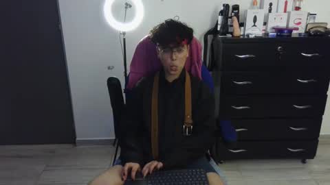 Snapshot of thomascooper_cams chatting on February 22, 3:56 am VALERIA online show from February 22, 3:56 am