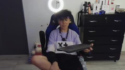 Snapshot of thomascooper_cams chatting on February 24, 3:02 am VALERIA online show from February 24, 3:02 am