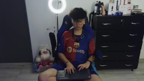 Snapshot of thomascooper_cams chatting on February 26, 2:04 am VALERIA online show from February 26, 2:04 am