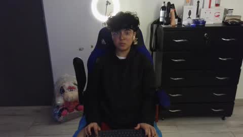 Snapshot of thomascooper_cams chatting on February 27, 12:54 am VALERIA online show from February 27, 12:54 am