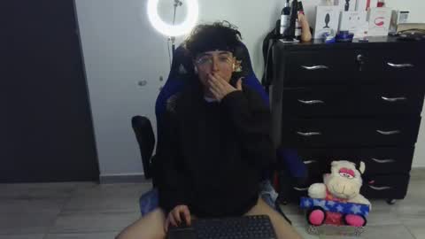 Snapshot of thomascooper_cams chatting on March 6, 1:16 am VALERIA online show from March 6, 1:16 am