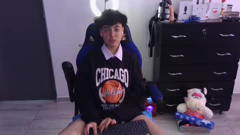 Snapshot of thomascooper_cams chatting on March 6, 7:54 pm VALERIA online show from March 6, 7:54 pm