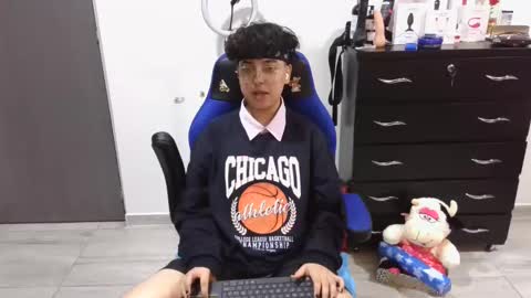 Snapshot of thomascooper_cams chatting on March 7, 2:57 am VALERIA online show from March 7, 2:57 am