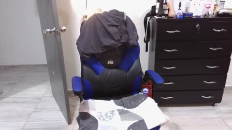 Snapshot of thomascooper_cams chatting on March 7, 11:16 pm VALERIA online show from March 7, 11:16 pm