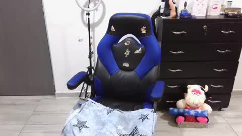 Snapshot of thomascooper_cams chatting on March 12, 12:20 am VALERIA online show from March 12, 12:20 am