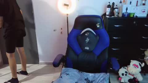 Snapshot of thomascooper_cams chatting on October 15, 9:59 pm VALERIA online show from October 15, 9:59 pm