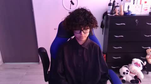 Snapshot of thomascooper_cams chatting on November 1, 5:37 pm VALERIA online show from November 1, 5:37 pm