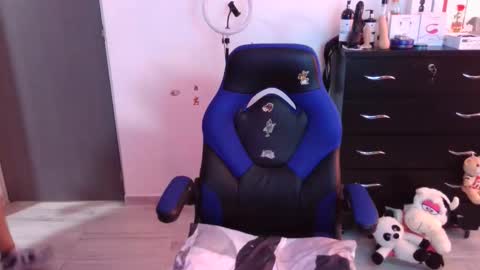 Snapshot of thomascooper_cams chatting on November 2, 7:49 pm VALERIA online show from November 2, 7:49 pm