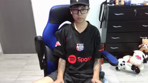 Snapshot of thomascooper_cams chatting on November 24, 1:05 am VALERIA online show from November 24, 1:05 am