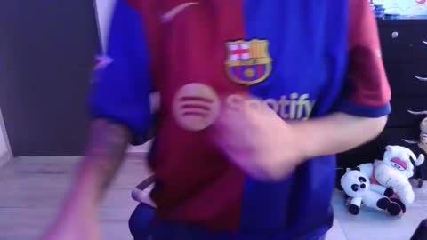 Snapshot of thomascooper_cams chatting on December 2, 6:47 pm VALERIA online show from December 2, 6:47 pm