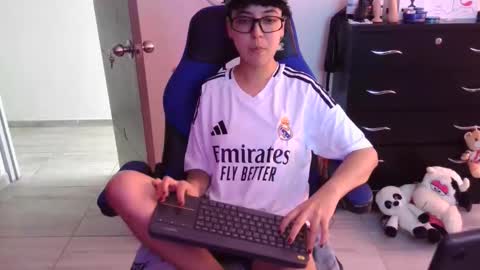 Snapshot of thomascooper_cams chatting on December 5, 5:31 pm VALERIA online show from December 5, 5:31 pm