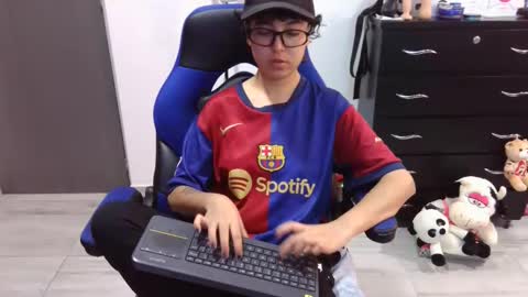 Snapshot of thomascooper_cams chatting on December 13, 7:53 pm VALERIA online show from December 13, 7:53 pm