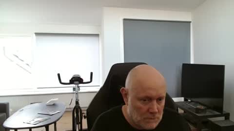 Snapshot of thomash32 chatting on October 18, 9:10 am thomash32 online show from October 18, 9:10 am