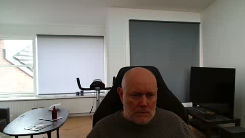 Snapshot of thomash32 chatting on October 20, 9:43 am thomash32 online show from October 20, 9:43 am