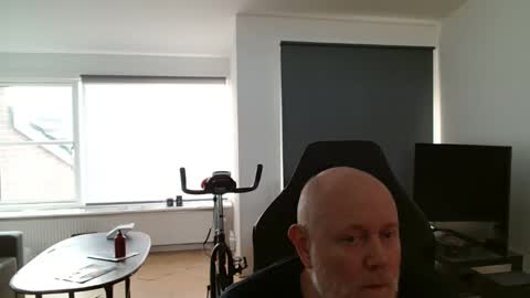 Snapshot of thomash32 chatting on October 22, 2:28 pm thomash32 online show from October 22, 2:28 pm