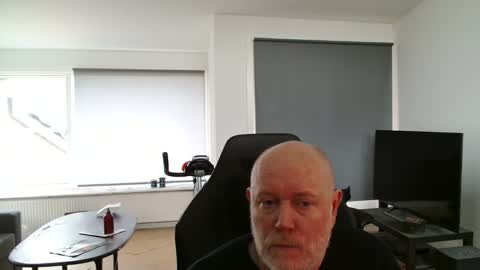 Snapshot of thomash32 chatting on October 23, 10:47 am thomash32 online show from October 23, 10:47 am