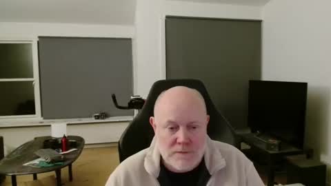 Snapshot of thomash32 chatting on November 13, 10:41 pm thomash32 online show from November 13, 10:41 pm