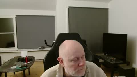 Snapshot of thomash32 chatting on November 14, 10:18 pm thomash32 online show from November 14, 10:18 pm