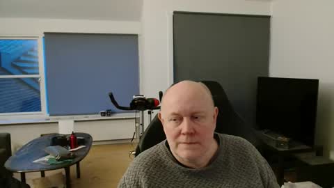 Snapshot of thomash32 chatting on November 18, 6:40 am thomash32 online show from November 18, 6:40 am