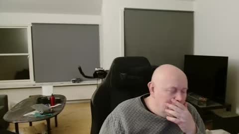 Snapshot of thomash32 chatting on November 18, 9:30 pm thomash32 online show from November 18, 9:30 pm