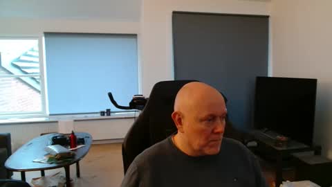 Snapshot of thomash32 chatting on November 19, 1:55 pm thomash32 online show from November 19, 1:55 pm