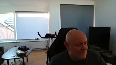 Snapshot of thomash32 chatting on November 21, 1:10 pm thomash32 online show from November 21, 1:10 pm