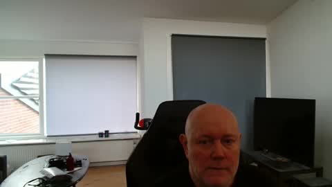 Snapshot of thomash32 chatting on November 22, 10:14 am thomash32 online show from November 22, 10:14 am