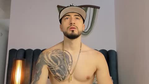 Snapshot of thomasmarzo1 chatting on October 28, 4:09 pm sweetfit boy online show from October 28, 4:09 pm