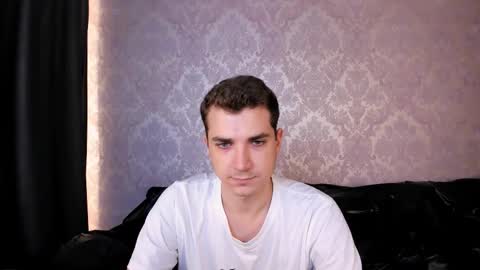 Snapshot of thomassmity chatting on December 4, 7:44 pm Thomas online show from December 4, 7:44 pm