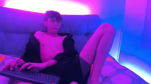 Snapshot of thommy_comp chatting on March 5, 9:16 am thommy comp online show from March 5, 9:16 am