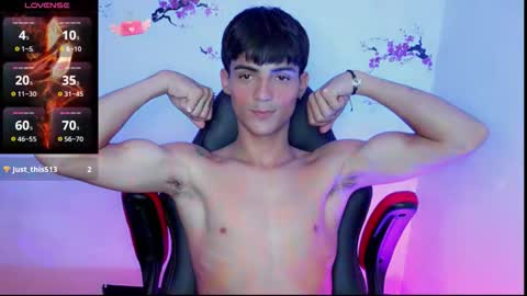 Snapshot of thommy_cute chatting on September 25, 2:59 am Thomas online show from September 25, 2:59 am